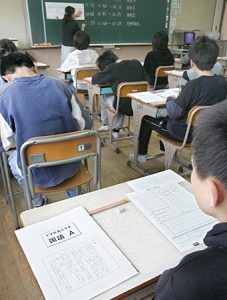 Students taking the national standardized test in Japan. (Source: Ameba)